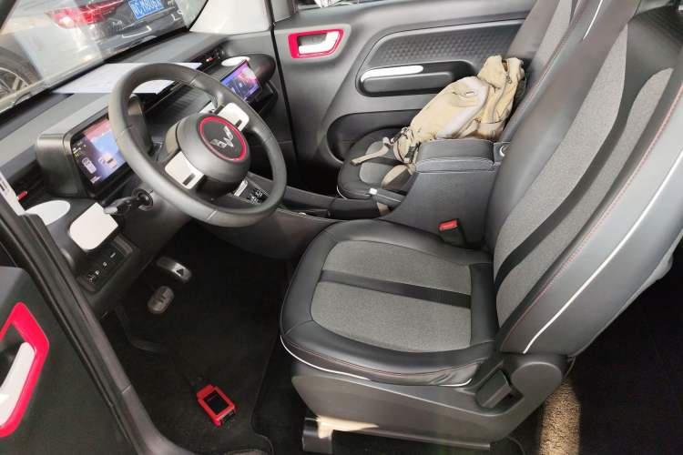 Used Wuling Hongguang MINIEV 2022 GAMEBOY 200km Gaming Edition with Lithium Iron Phosphate
