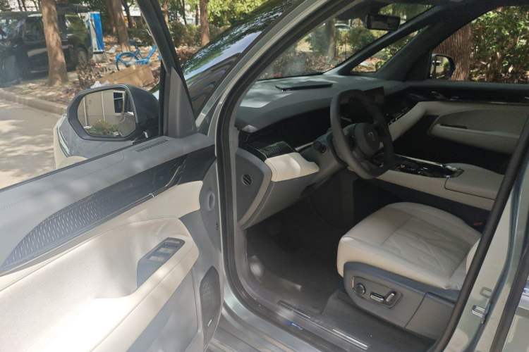 Used Zeekr 009 2024 Six-Seat Executive Version 4WD 108 kWh
