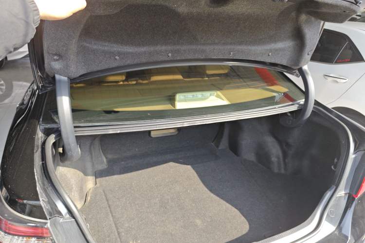 Used Toyota Camry 2015 2.0G Premier Edition
