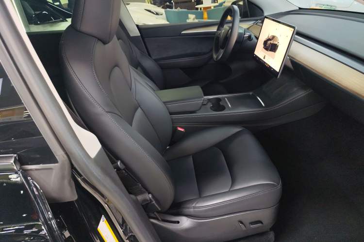 Used Tesla Model Y 2022 Rear-Wheel-Drive Version
