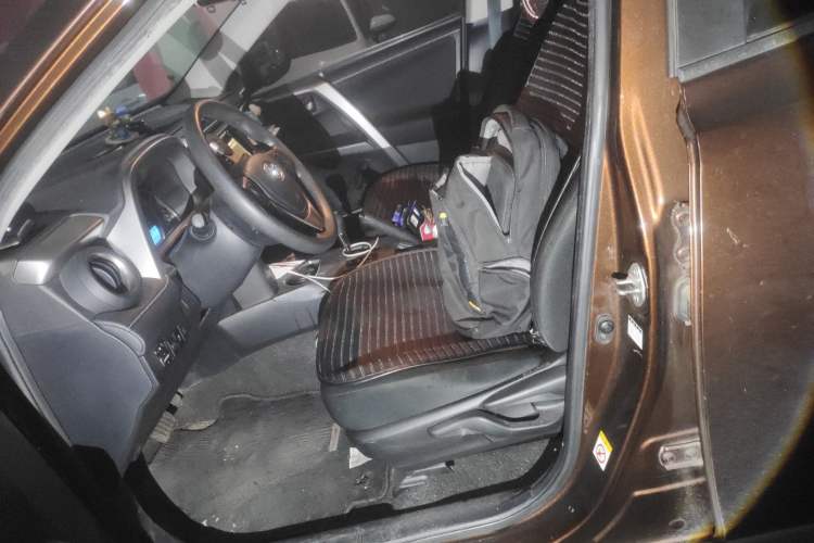 Used Toyota RAV4 2016 2.0L CVT Two-Wheel Drive Fashion Edition China V Standard
