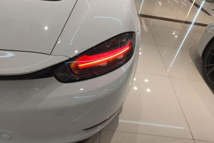 Used Porsche 718 2022 Cayman 2.0T
