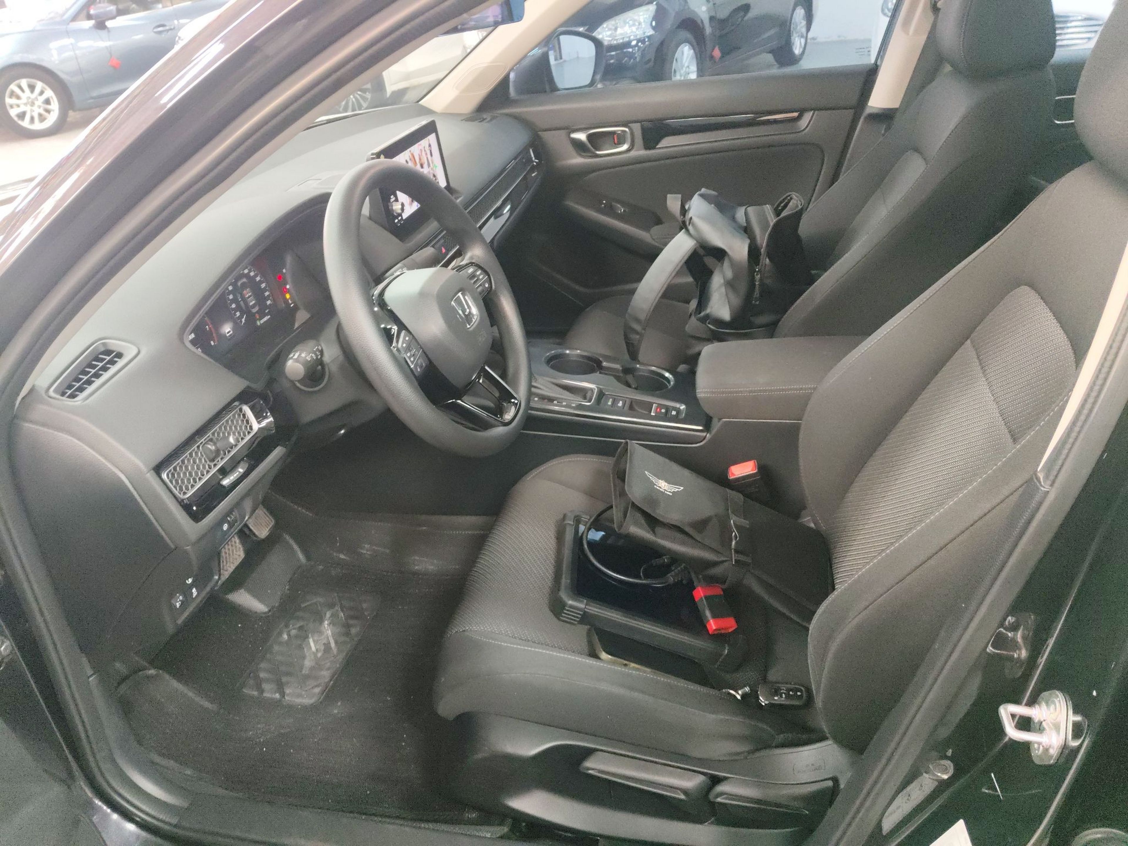 Переднее сиденье в автомобиле