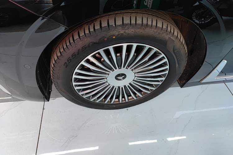 Used VOYAH Dream 2025 PHEV Four-Wheel-Drive Flagship Kunpeng Edition
