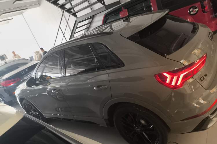 Used Audi Q3 2024 40 TFSI Fashion Dynamic Model
