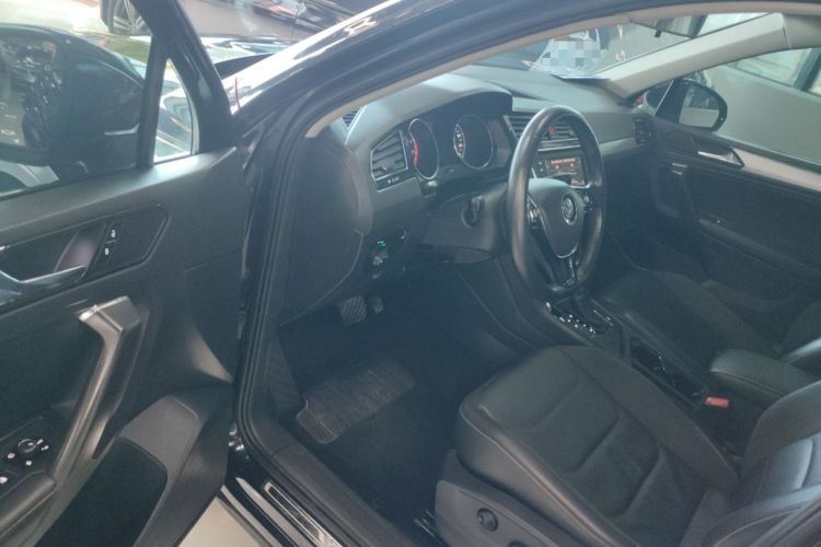 Used Volkswagen Tiguan L 2019 330TSI Automatic Two-Wheel Drive Panoramic Comfort Edition China V Standard
