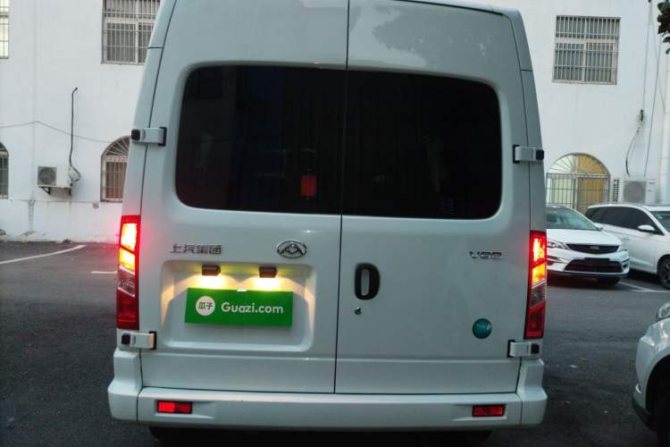 Used SAIC MAXUS Xintu V80 2023 2.0T Manual Classic Aoyuntong Short Wheelbase Mid-Roof 5/6-Seater