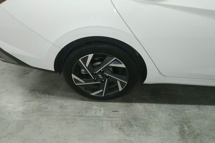 Used Hyundai Elantra 2023 1.5L CVT LUX Prestige Edition