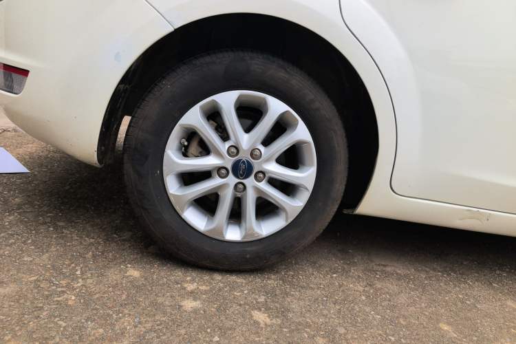 Used Ford Focus 2013 Hatchback Classic 1.8L Automatic Base Model
