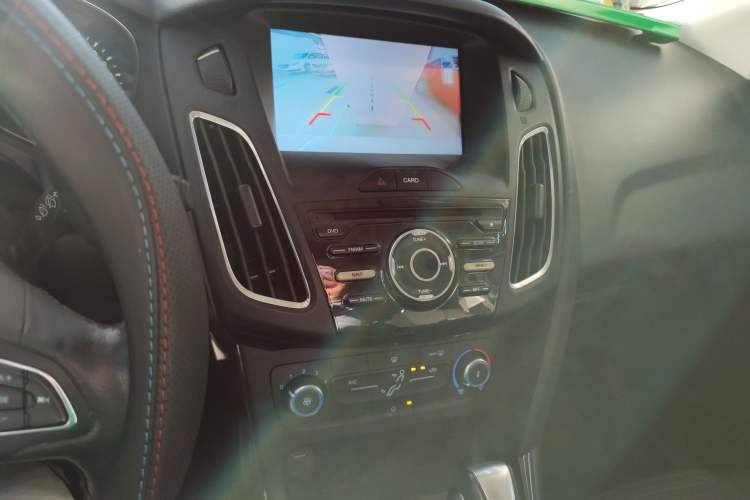 Used Ford Focus 2018 Hatchback Classic 1.6L Automatic Trendy SmartDrive Edition
