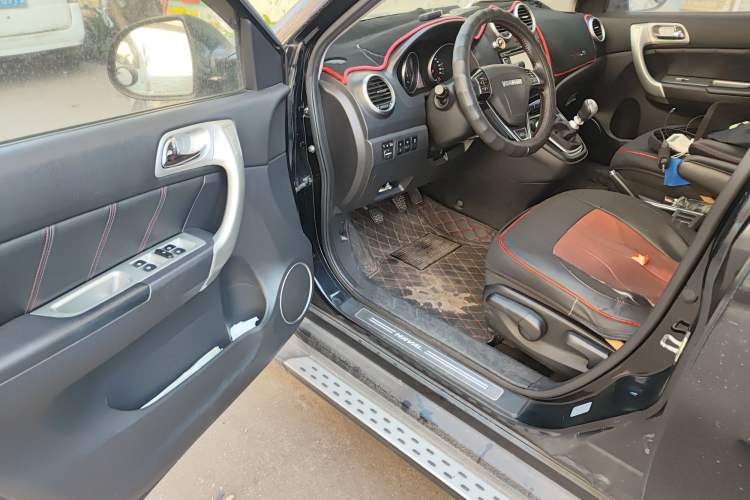 Used Haval H6 2015 Upgraded Model 1.5T Manual Two-Wheel Drive Elite Version
