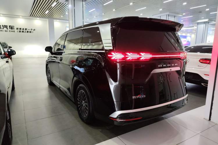 Used Denza D9 2024 DM-i 1050 Luxury Model