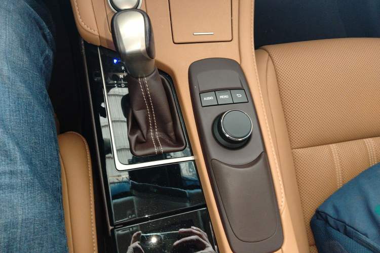 Used Lexus ES 2015 300h Comfort Edition