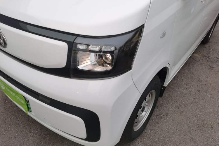 Used Chana Ruixing EM80 2025 Passenger Version Comfort Model 6 Seats 260 km Range Liftback Door 60 kW
