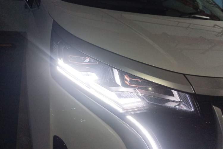 Used Denza D9 2022 EV 600 Four-Wheel Drive Flagship Model