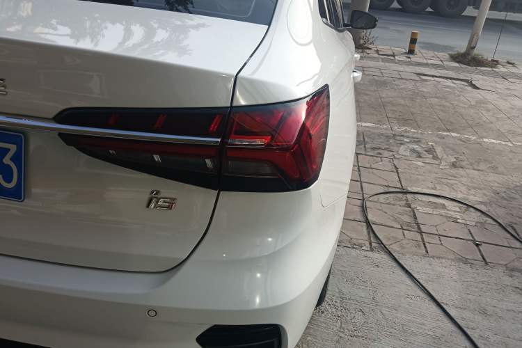 Used Roewe i5 2021 1.5L CVT Platinum Edition
