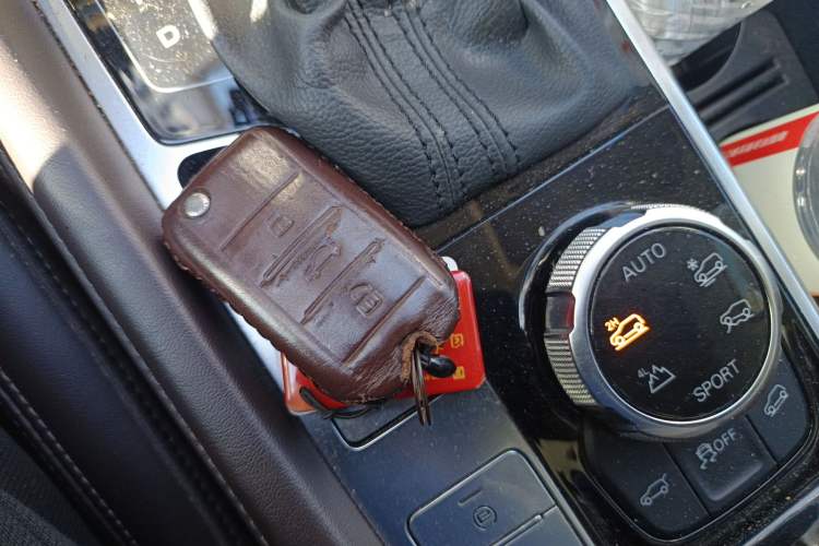 Used Roewe RX8 2018 30T Smart Connectivity Four-Wheel Drive Flagship Edition
