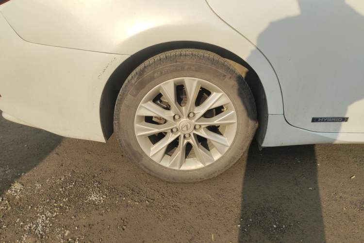 Used Lexus ES 2014 300h Comfort Edition
