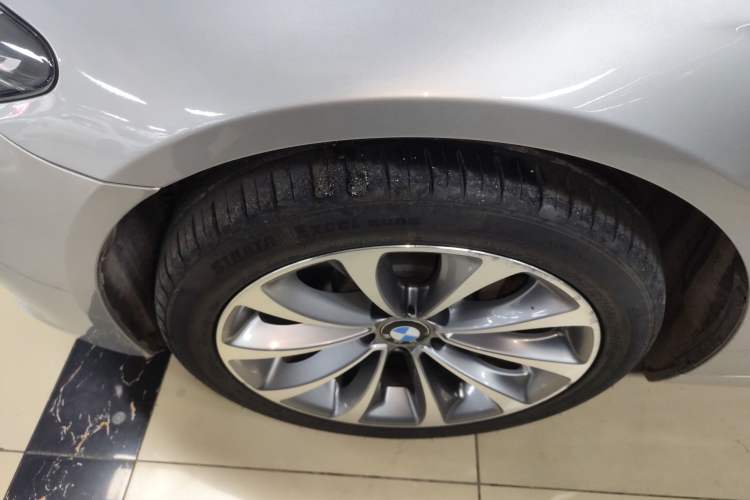 Used BMW 5 Series 2014 528Li Leading Model
