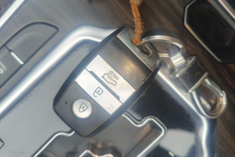 Used Land X7 2015 2.0T Panoramic Prestige Edition
