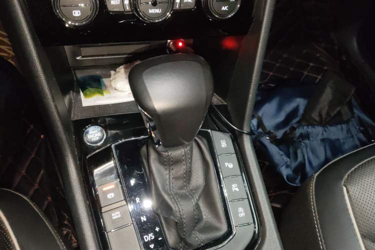 Used Volkswagen Tiguan L 2021 330TSI Automatic Two-Wheel Drive R-Line Flagship Edition
