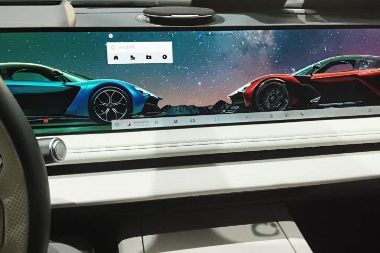 Used Geely Galaxy E8 2024 665 km Range Rear-Drive Starship Long-Range Version
