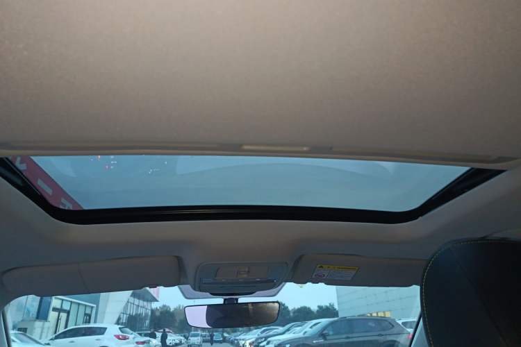 Used Roewe i5 2021 1.5L CVT Black Gold Edition
