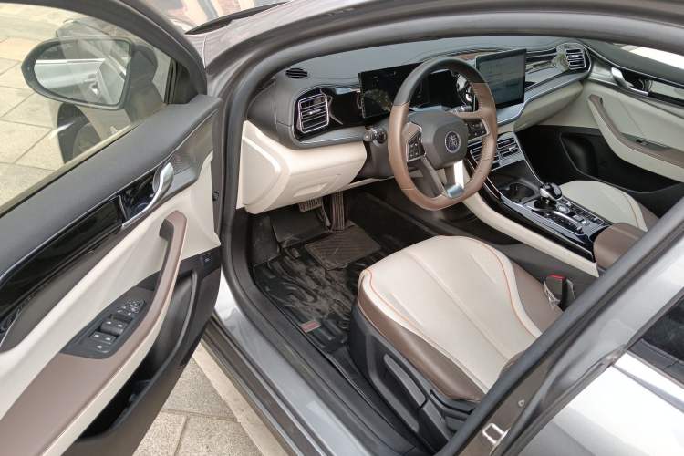 Used BYD Qin PLUS 2024 HONOR Edition DM-i 120KM Leading Model
