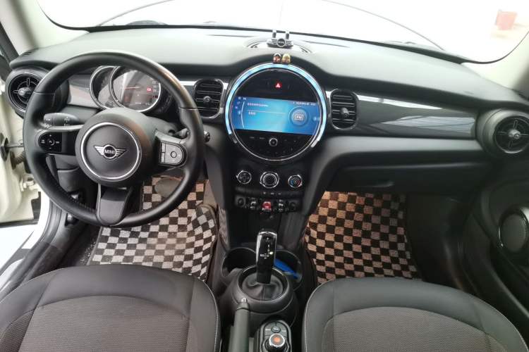 Used  MINI 2023 1.5T ONE
