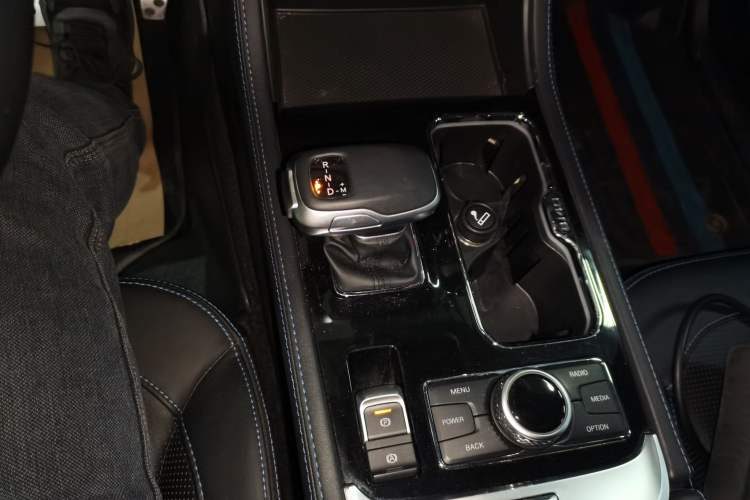 Used  BJ40 2020 2.0T Automatic Four-Wheel Drive Urban Hunter Edition Chivalrous Type
