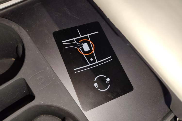 Used Tesla Model Y 2023 Long-Range All-Wheel-Drive Version