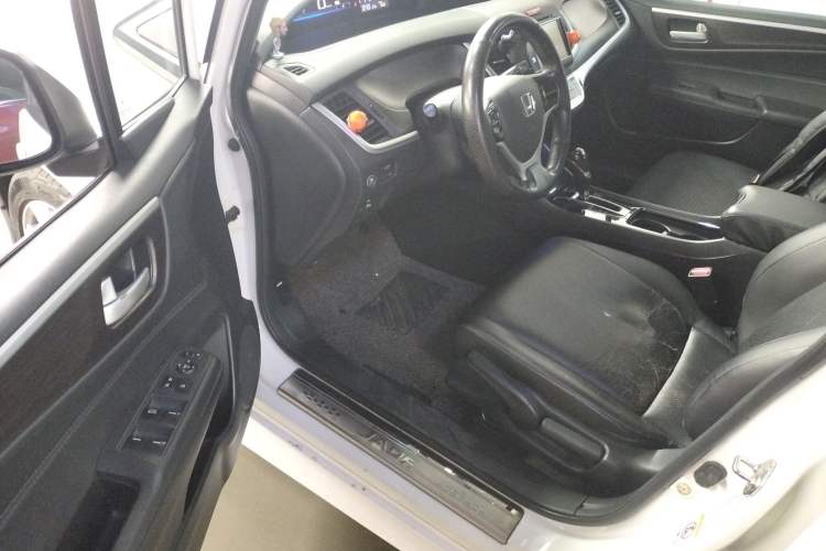 Used Honda Jade 2013 1.8L automatic Comfort version 5 seats
