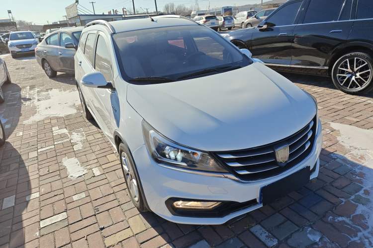 Used Baojun 310W 2017 1.5L Manual Fashion Model China V
