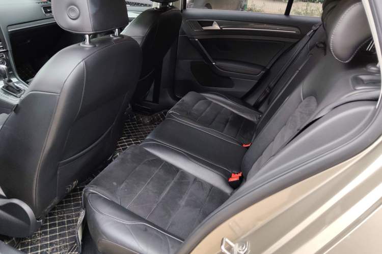 Used Volkswagen Golf 2018 230TSI Automatic Luxury Version
