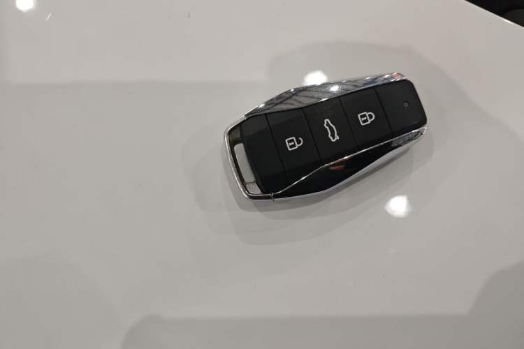 Used SOL E10X 2021 302 km Range Luxury Version 30.2 kWh
