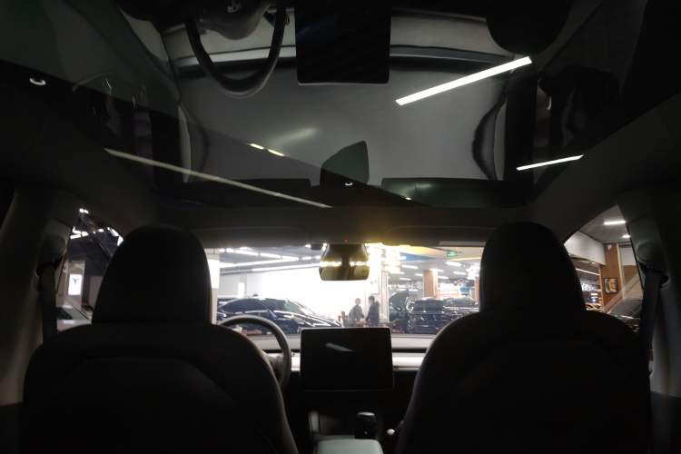 Used Tesla Model Y 2023 Rear-Wheel-Drive Version
