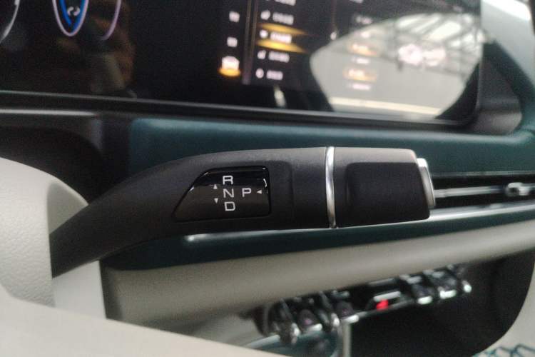 Used ORA Good Cat 2023 401 km Standard Range Luxury Version Lithium Iron Phosphate
