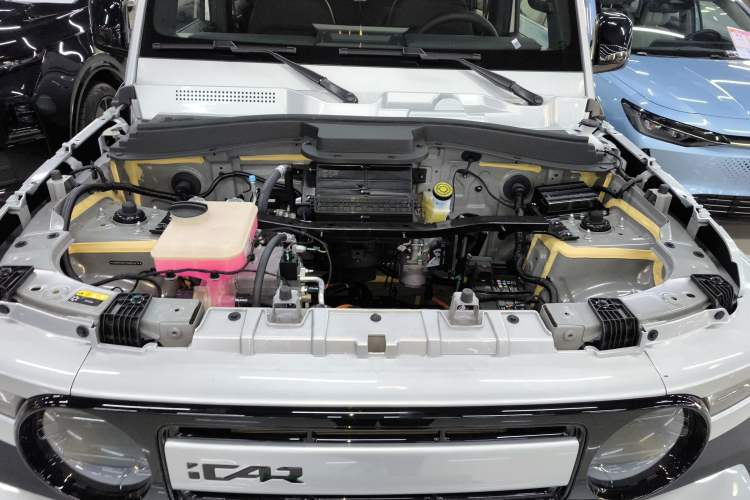 Used  V23 2025 401 Two-Wheel Drive Advanced Edition
