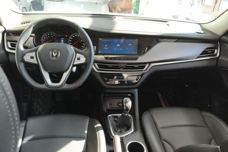 Used Changan CS35PLUS 2021 Revised Version Glory Million Edition 1.6L Manual Luxury Edition
