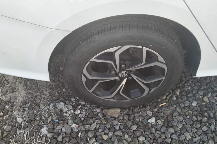 Used MG 5 2021 180 DVVT CVT Youthful Style Edition
