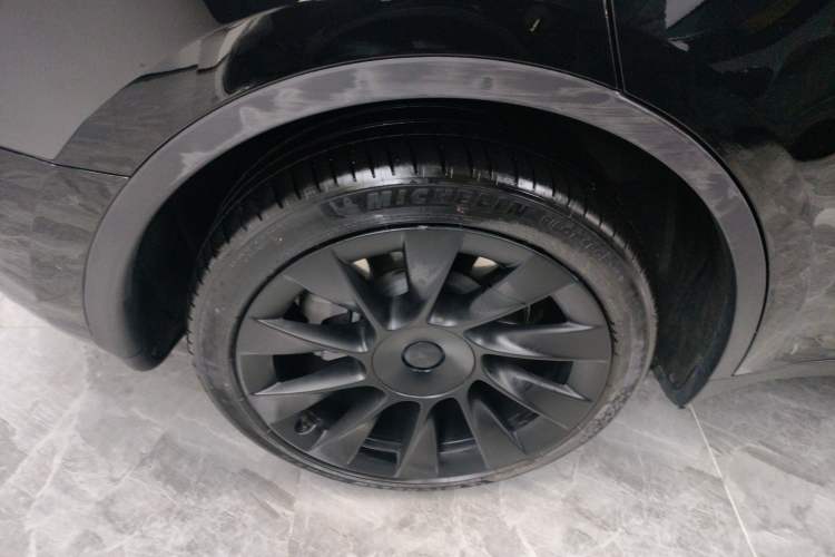 Used Tesla Model Y 2023 Long-Range All-Wheel-Drive Version