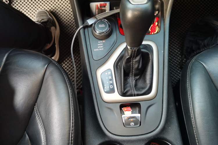 Used  Cherokee 2014 2.4L Luxury Edition
