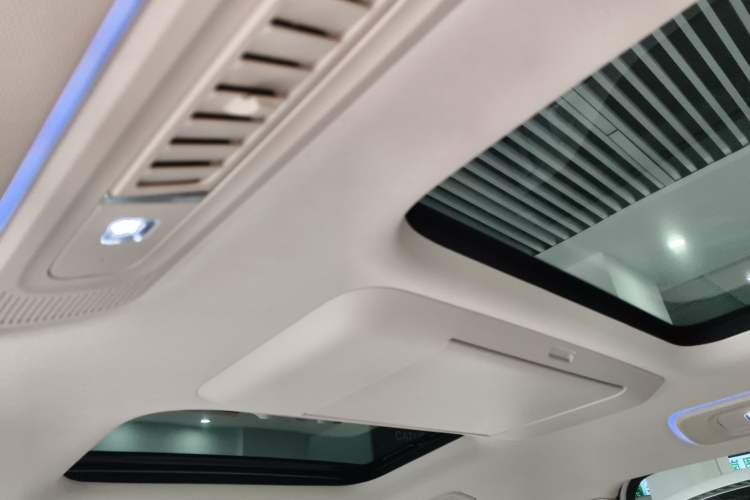 Used VOYAH Dream 2025 PHEV Four-Wheel Drive Prestige Kunpeng Edition