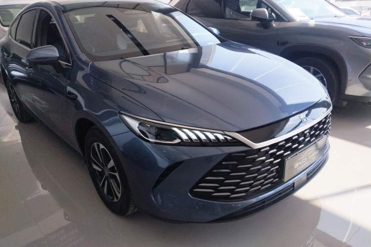 Used BYD Qin PLUS 2025 DM-i Smart Drive 120KM Superior Model
