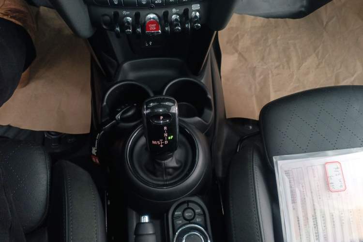 Used  MINI 2022 Updated 1.5T COOPER Classic Edition Five-Door Version
