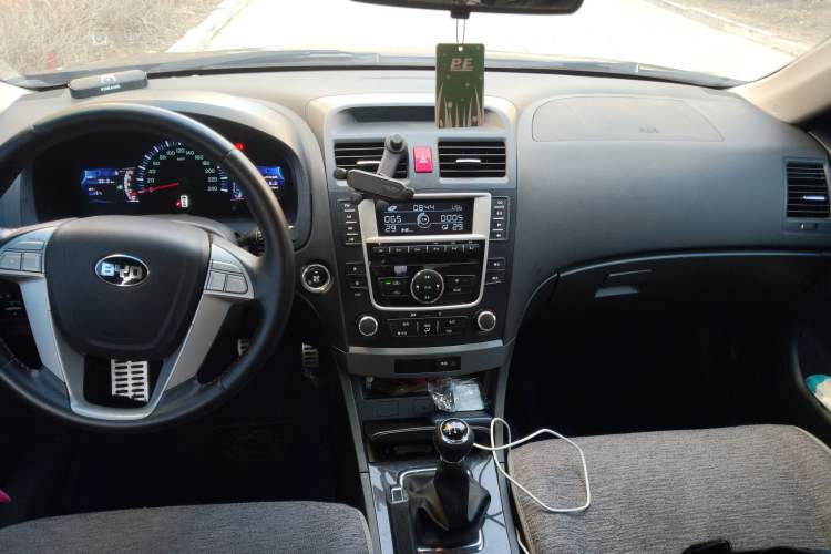 Used BYD G6 2013 2.0L Manual Luxury Version