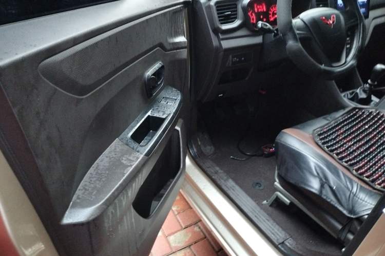 Used Wuling Hongguang V 2022 1.5L Jingqu Version Hydraulic Power Steering LAR