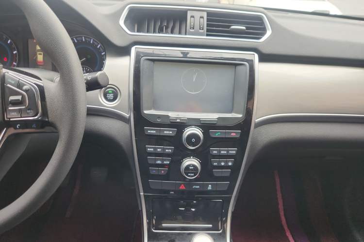 Used Haval H2 2018 Chuanxiang Edition Red Badge 1.5T Manual Two-Wheel Drive Fashionable Model