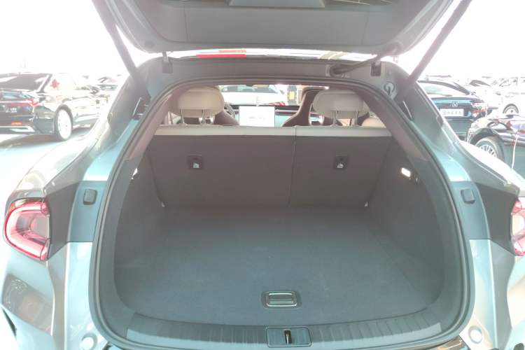 Used  YU7 2025 Ultra-Long Range All-Wheel Drive Pro Version
