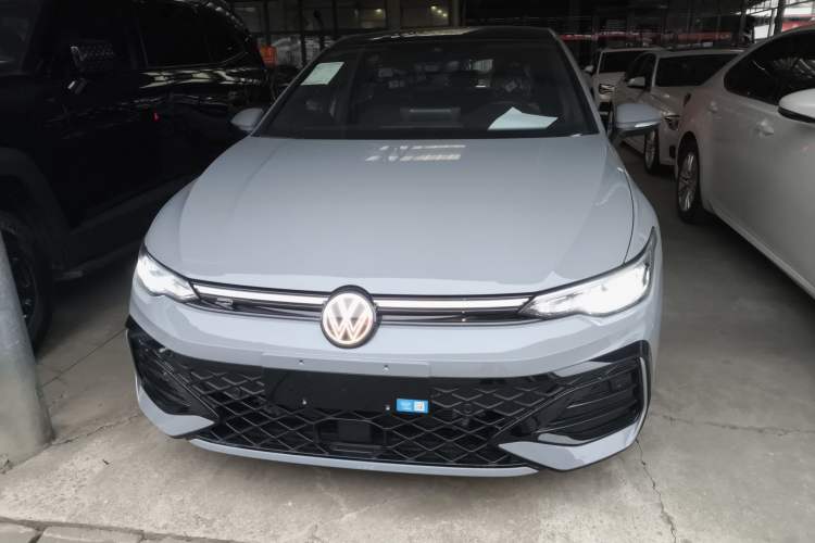 Used Volkswagen Golf 2025 300TSI R-Line
